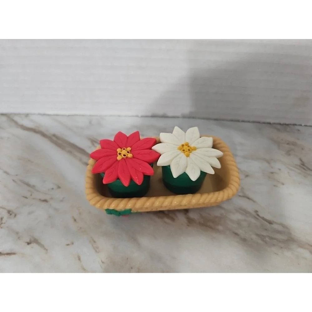 Vintage 80s Avon Christmas Poinsettia Flowers Salt and Pepper Tabletop Shakers